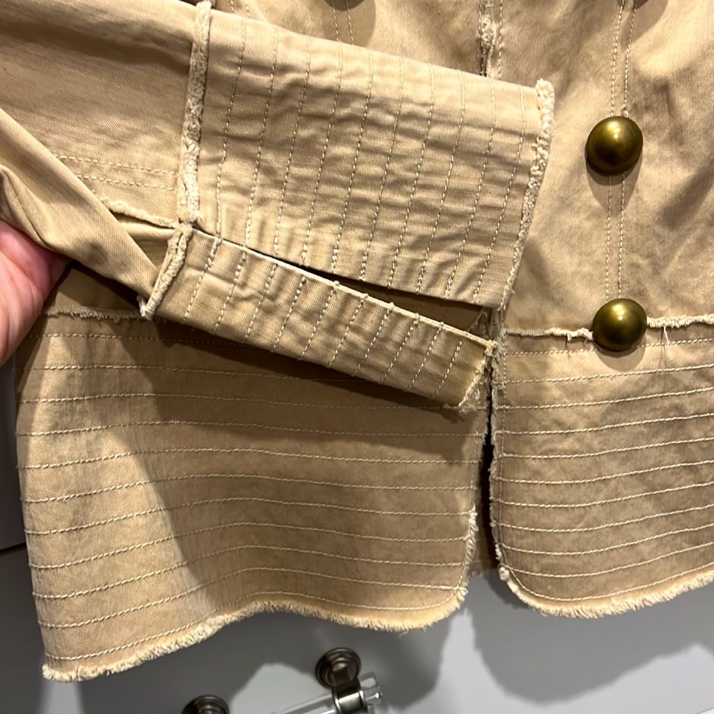 Old Navy blazer, clasp front with button details - Picture 4 of 4